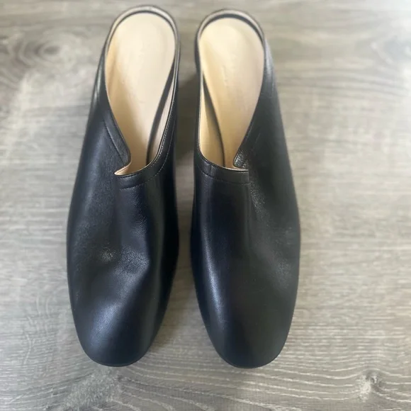 Everlane Black Leather Mules with Polished Finish - Picture 2 of 7